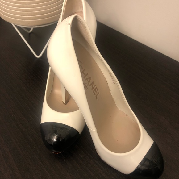 CHANEL patent leather spectator white/black - Picture 4 of 7